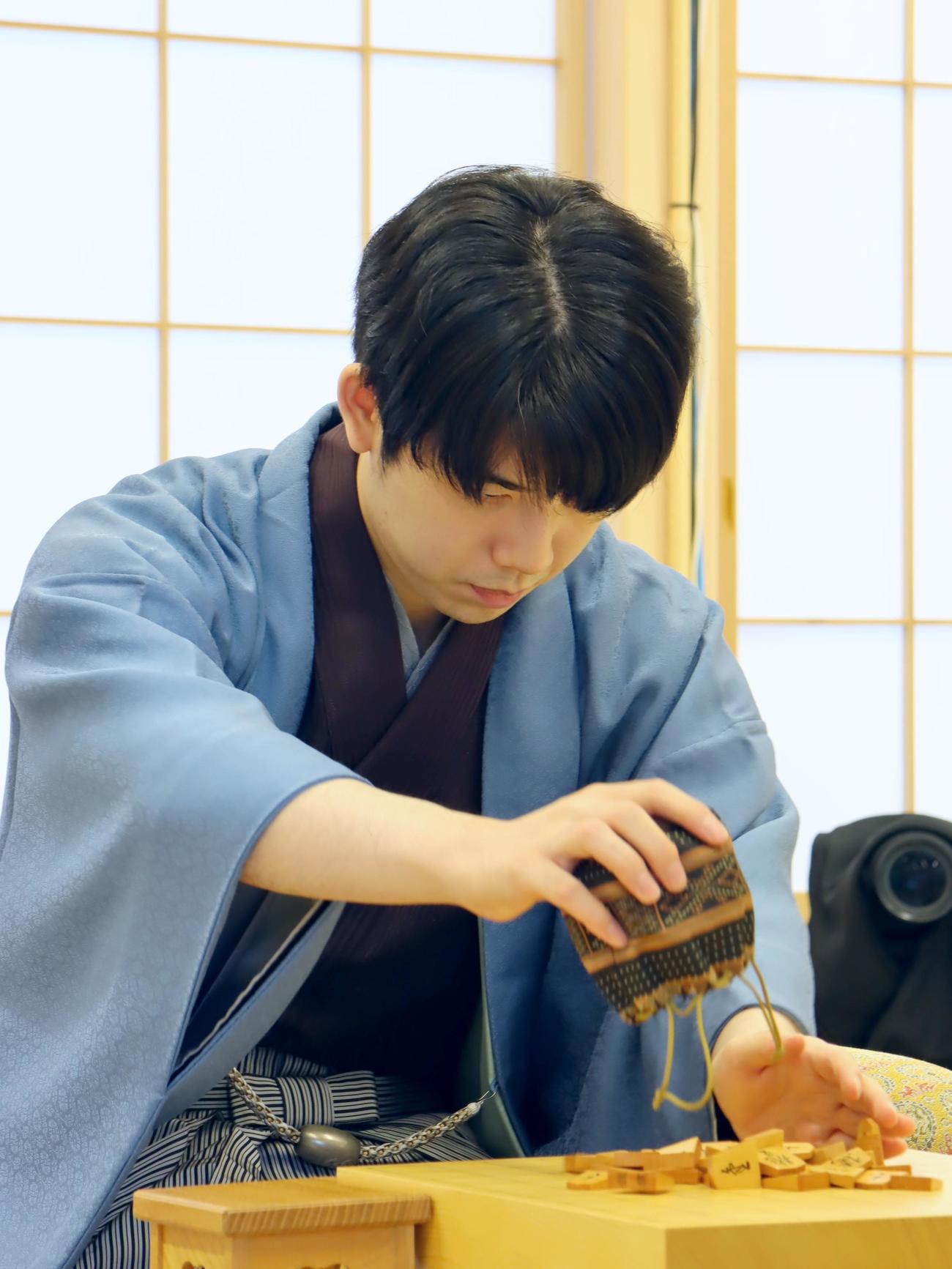 竜王戦7番勝負第4局に臨んだ藤井聡太竜王（外部提供）