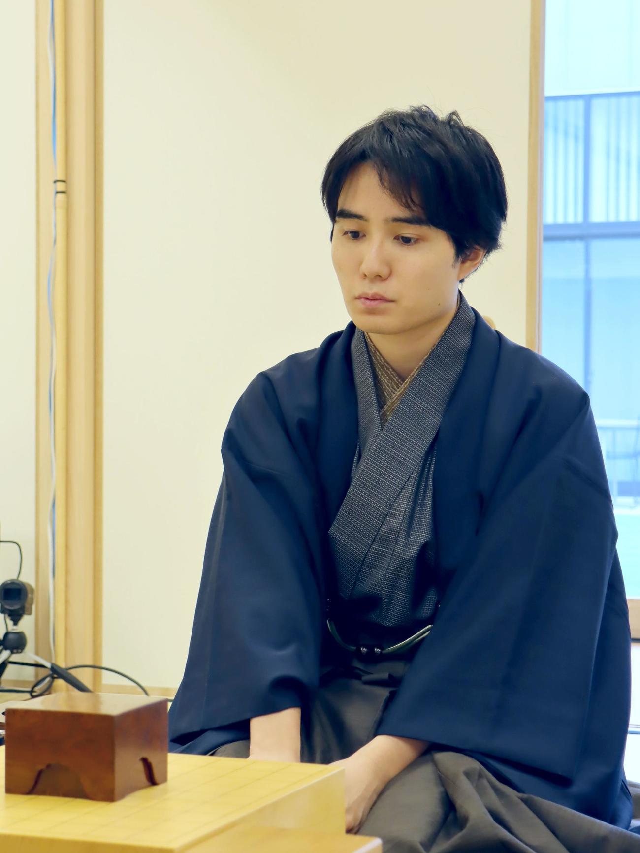 竜王戦7番勝負第4局2日目に臨んだ佐々木勇気八段（日本将棋連盟提供）