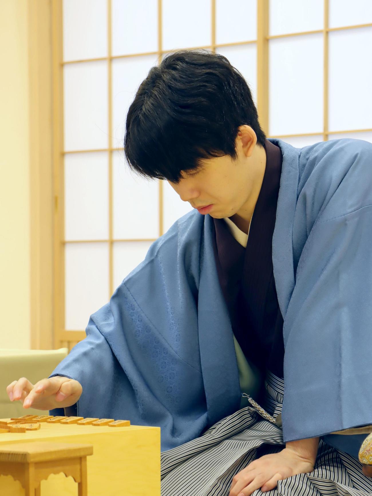 竜王戦7番勝負第4局2日目に臨んだ藤井聡太竜王（日本将棋連盟提供）