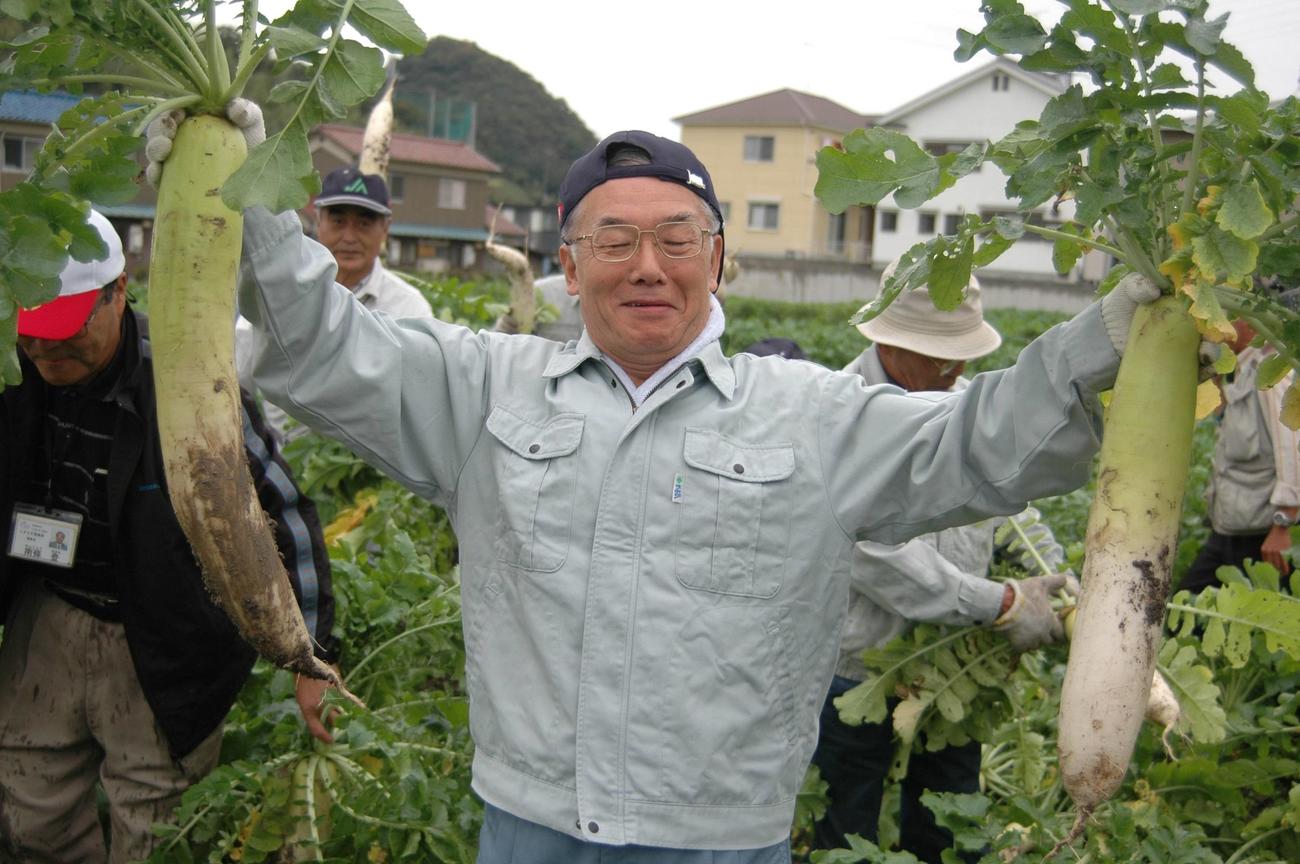 2007年11月、「ど根性大根大ちゃん」の子孫を掲げる谷口芳紀相生市長