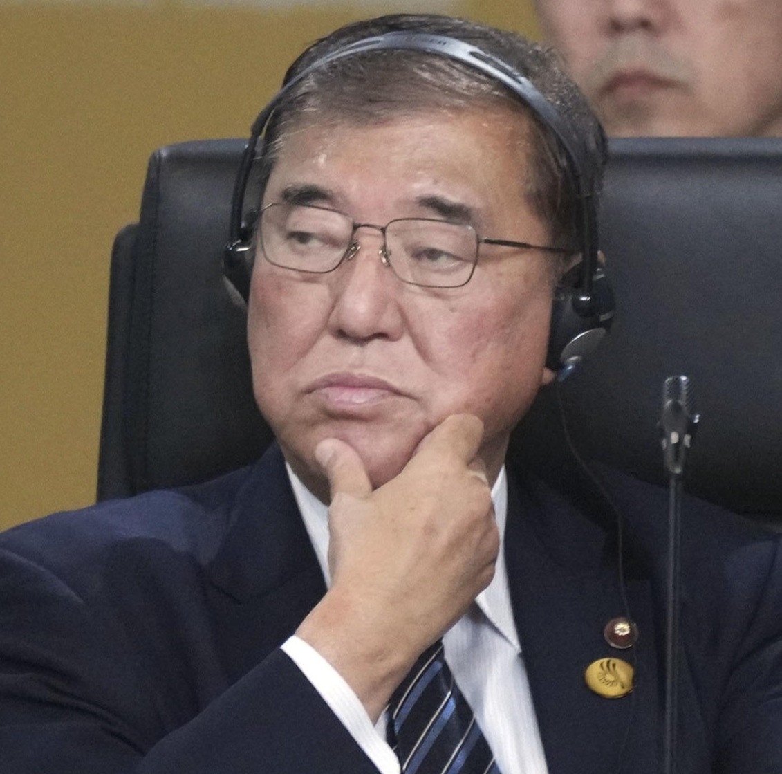 16日、APEC首脳会議の2日目の討議に臨む石破首相（共同）