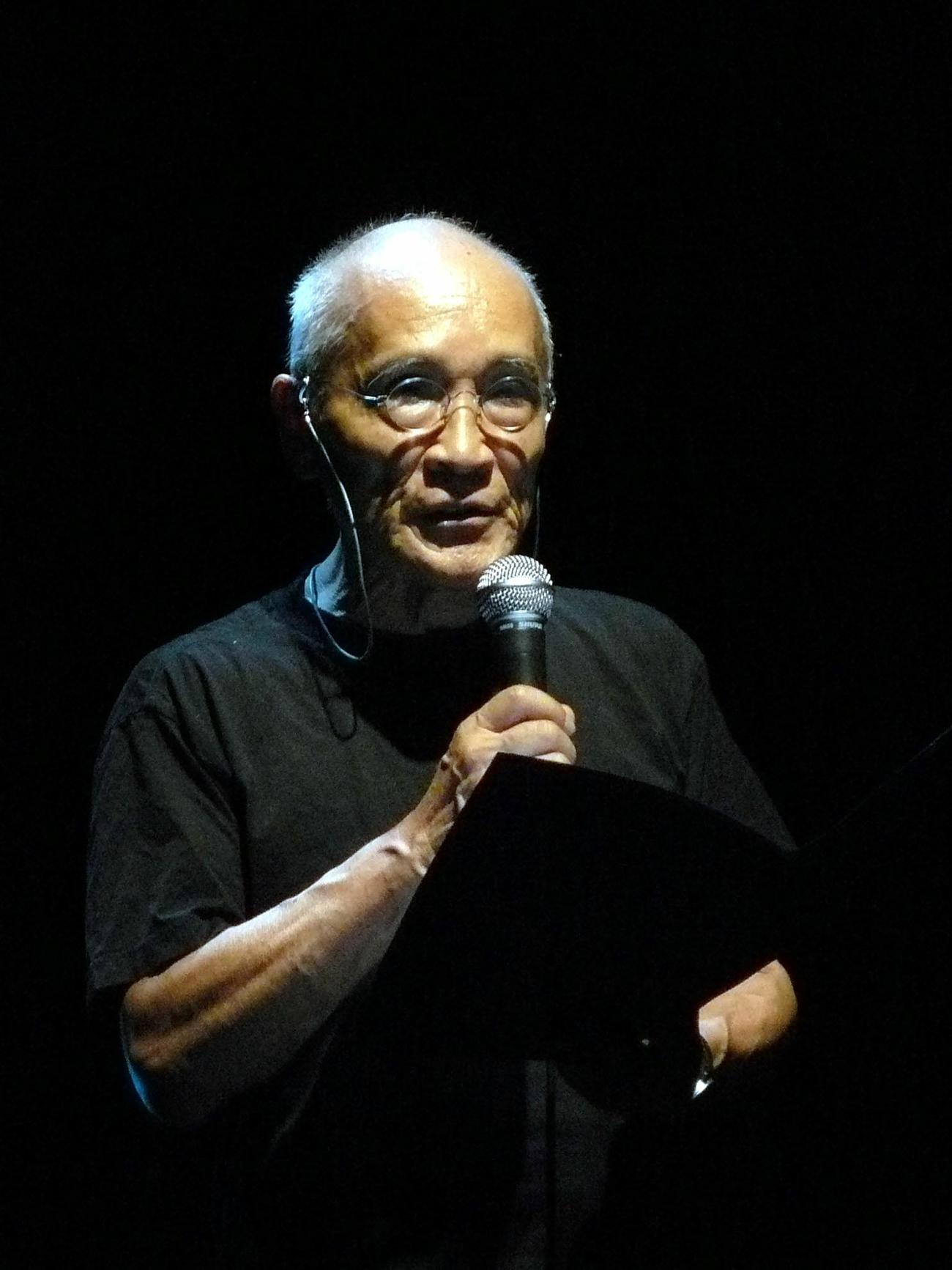 ESCOLTA（エスコルタ）ライブ　詩を朗読する谷川俊太郎さん（2007年9月5日）