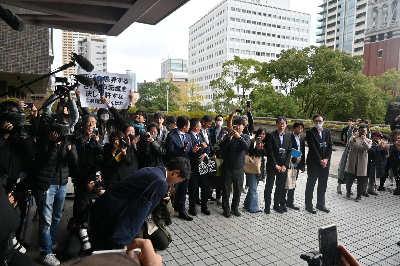 兵庫県庁に初登庁した斎藤元彦知事（撮影・松浦隆司）