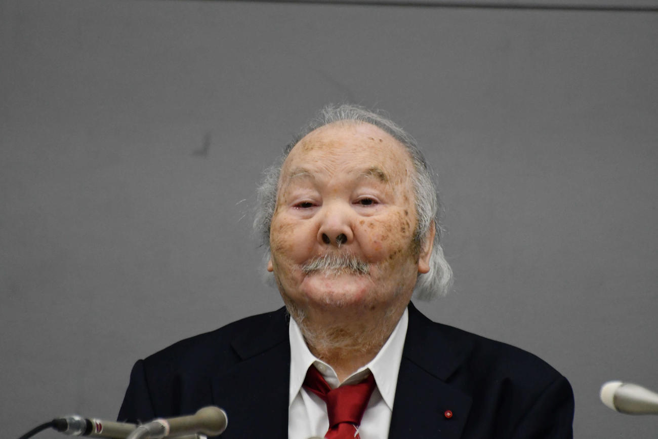 ギネス世界記録公式認定の会見に応じた将棋の加藤一二三・九段