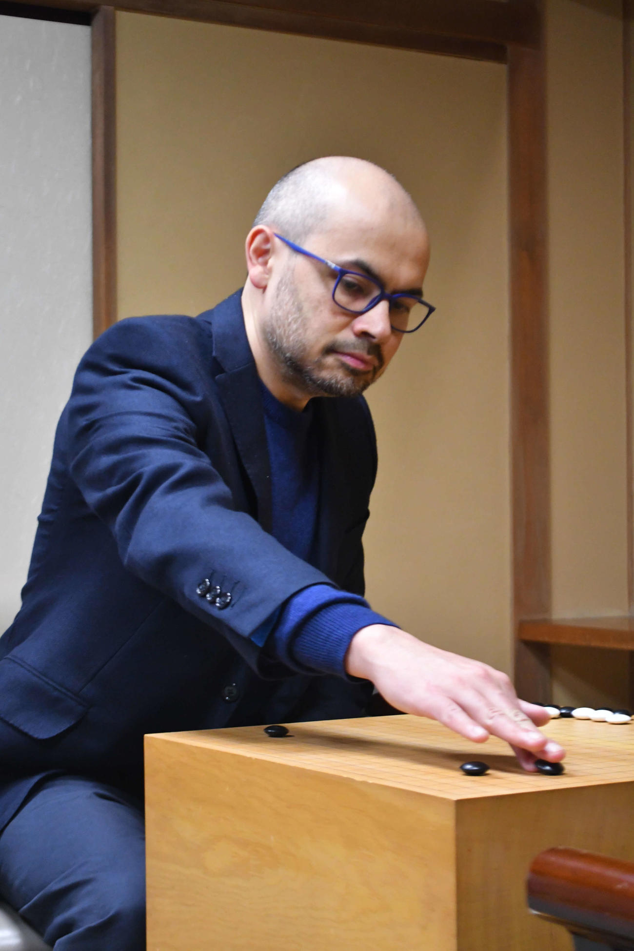 井山裕太王座と記念対局を行ったノーベル化学賞受賞者のデミス・ハサビス氏