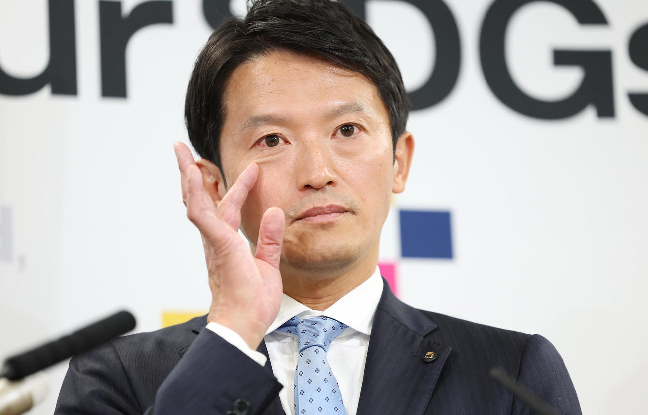 会見を行う斎藤知事（撮影・前田充）