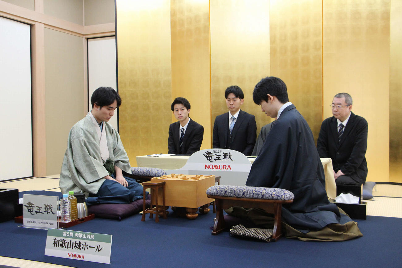 【竜王戦】藤井聡太竜王が“完敗返し”で4連覇王手「予想していない形」から深い読みで華麗詰み - 社会写真ニュース : 日刊スポーツ