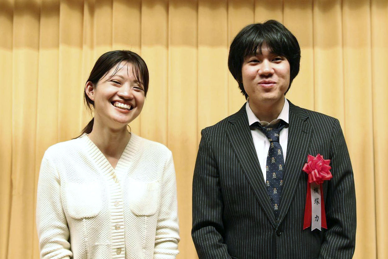 囲碁棋士同士で結婚した藤沢里菜女流本因坊（左）と横塚力七段（共同）