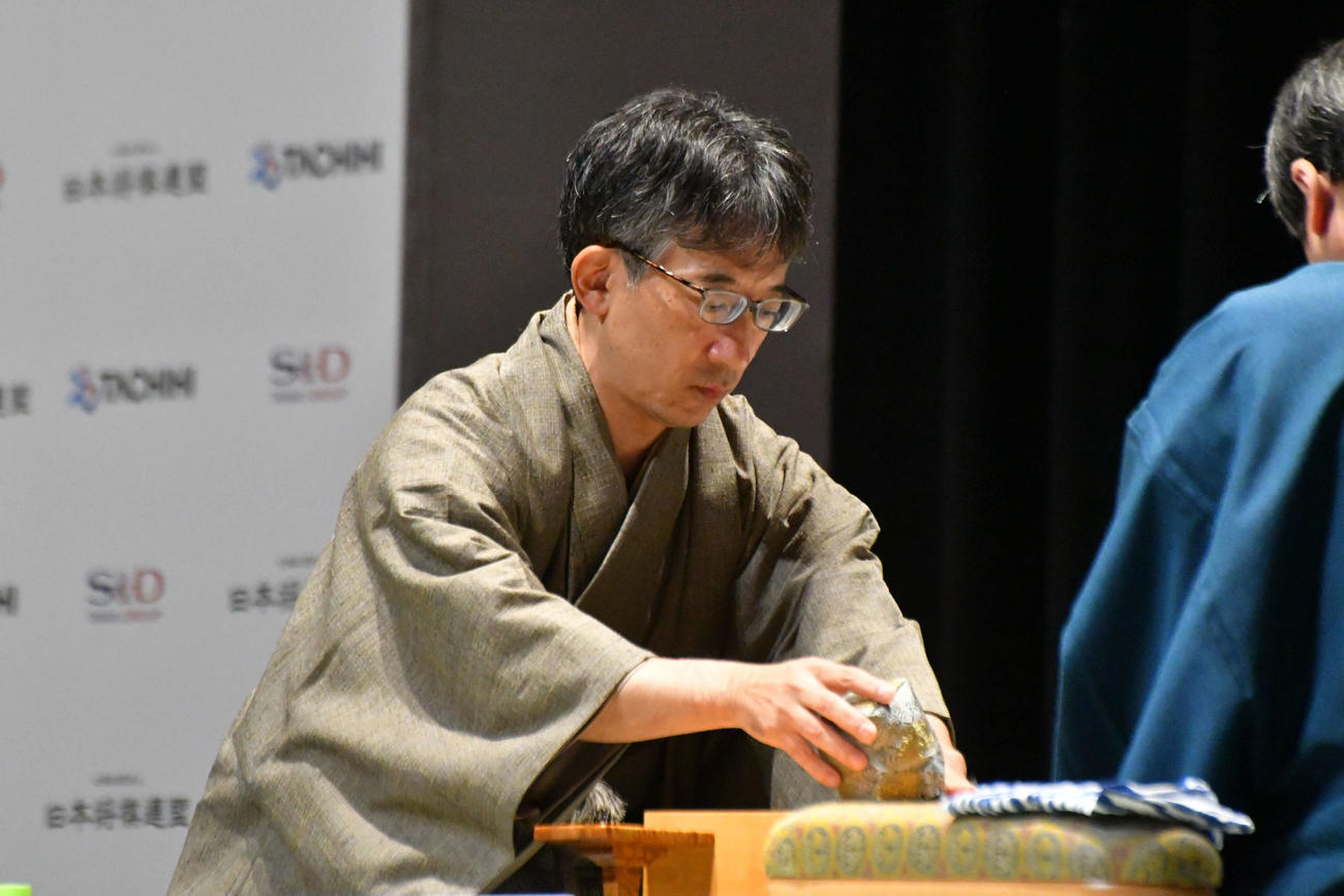 【将棋】達人戦初参戦の行方尚史九段、佐藤康光九段との混戦制す 丸山忠久九段と決勝 - 社会写真ニュース : 日刊スポーツ