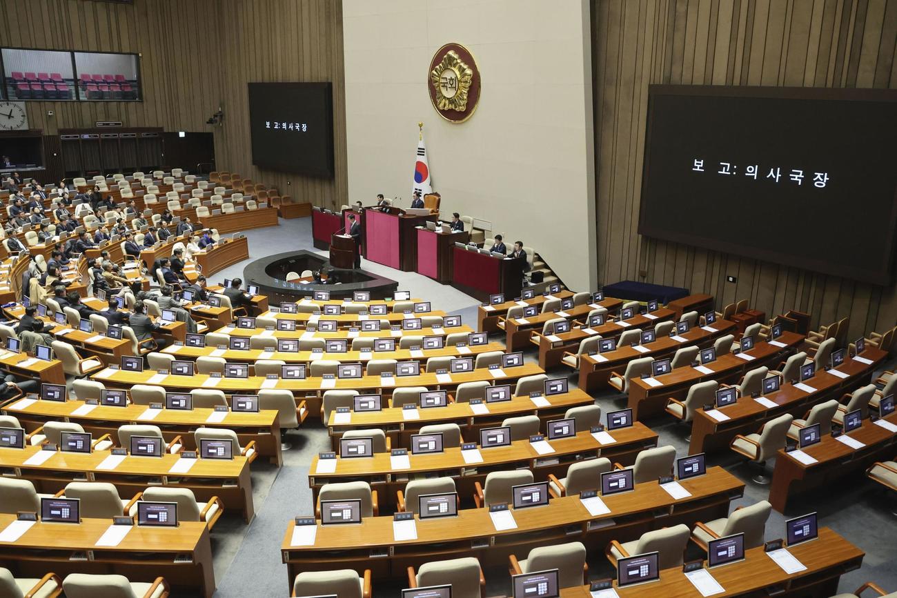 5日未明、尹錫悦大統領の弾劾訴追案が報告される韓国国会の本会議（聯合＝共同）