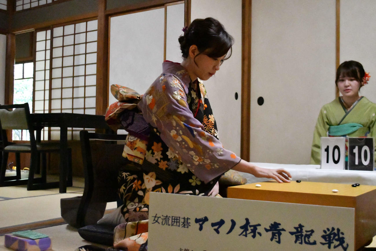 準決勝で上野愛咲美女流立葵杯と対戦した謝依旻七段