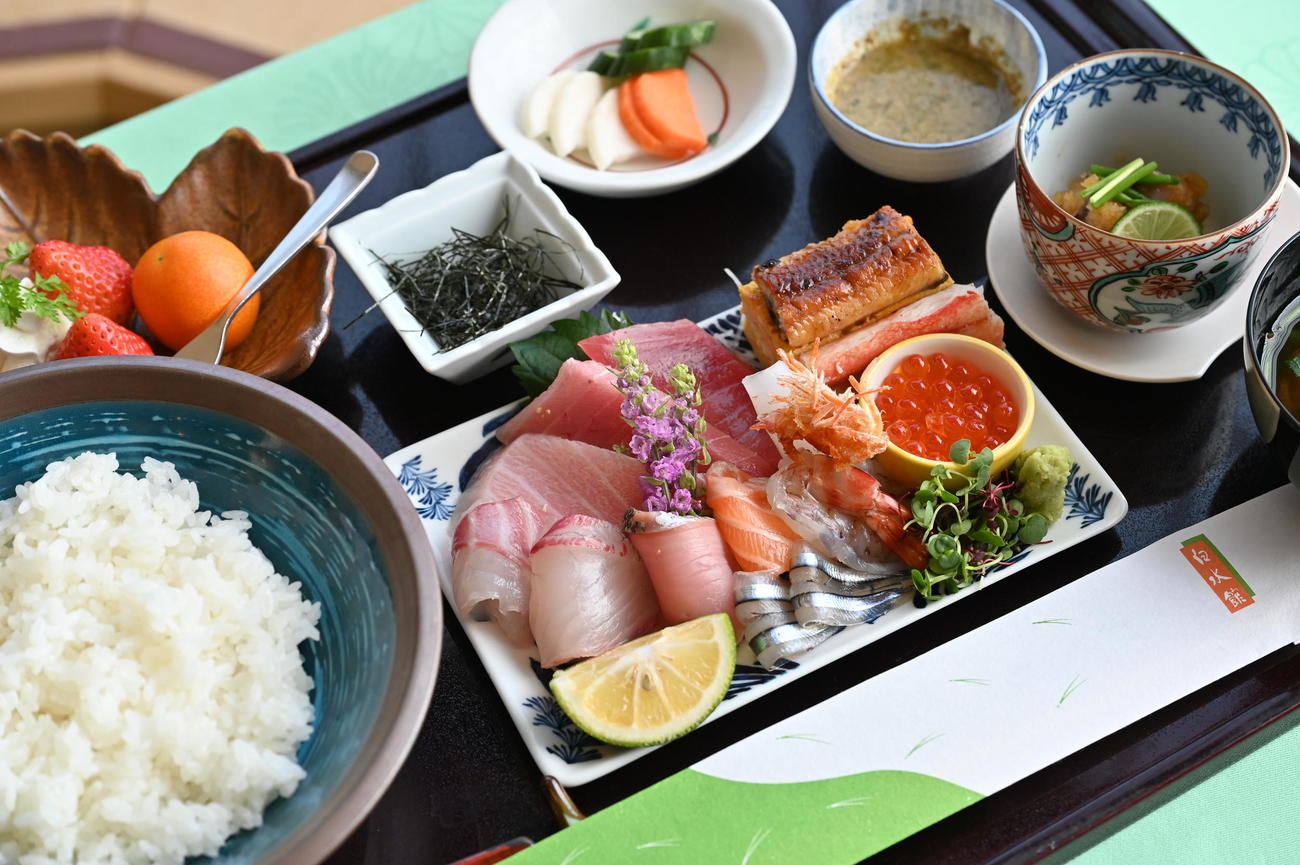 藤井聡太竜王の昼食「海鮮丼定食」（日本将棋連盟提供）