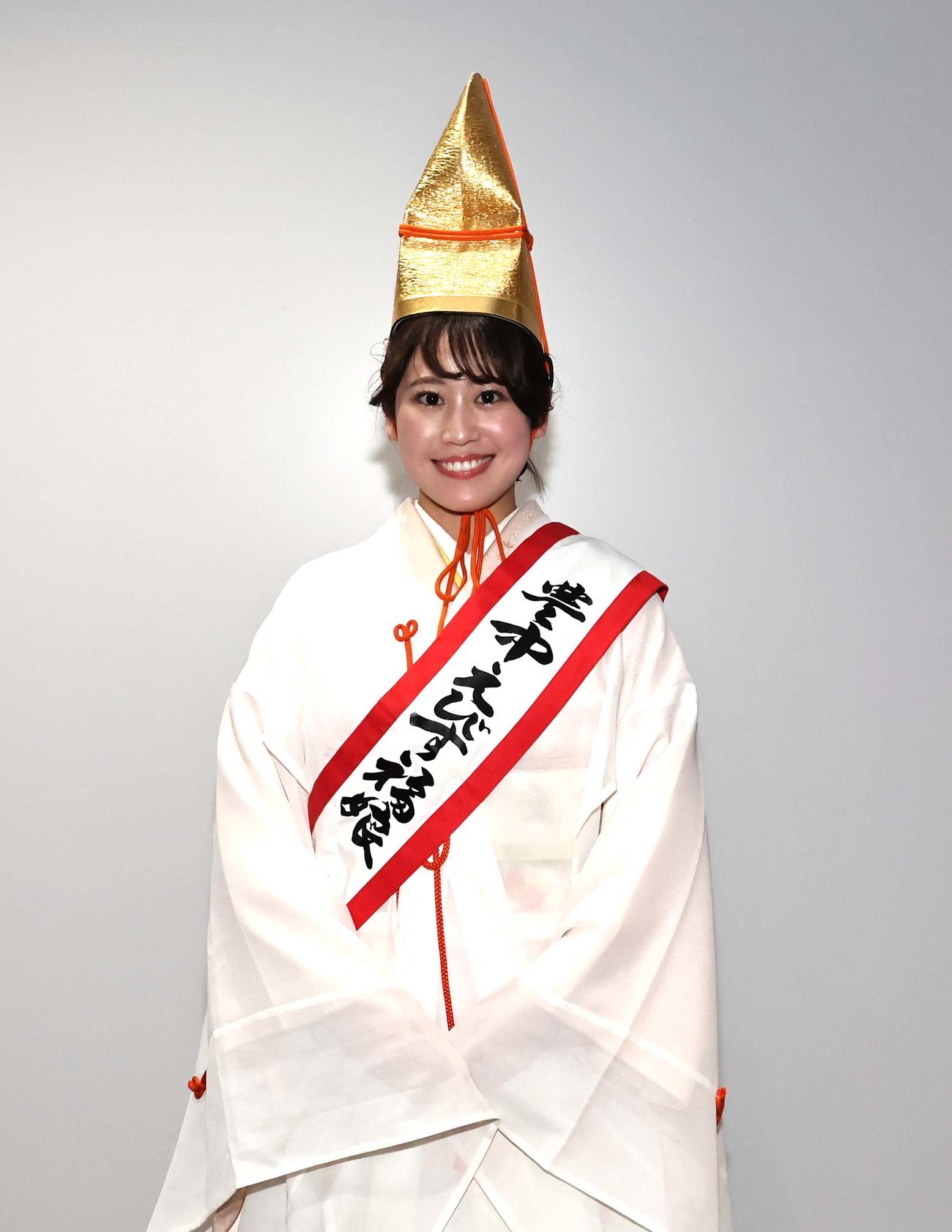 日刊スポーツ新聞西日本本社を訪れた服部天神宮福娘の大瀬戸愛さん（撮影・上田博志）