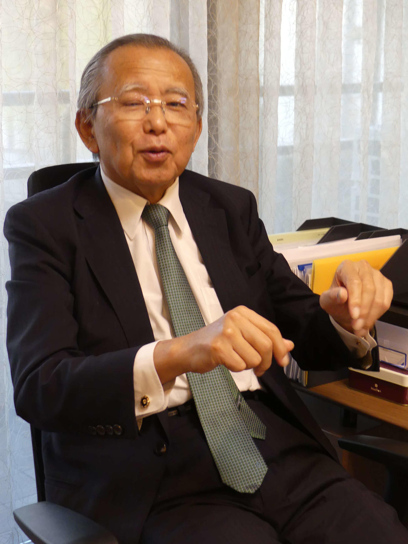 インタビューに答える藤川晋之助氏（撮影・中山知子）