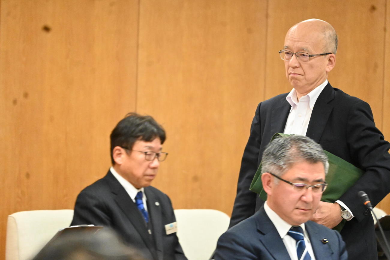 兵庫県議会の百条委員会の証人尋問に出席した片山安孝前副知事（撮影・松浦隆司）