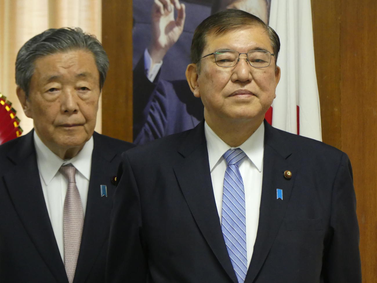自民党の仕事始めに出席する石破茂首相（右）と森山裕幹事長（撮影・中山知子）