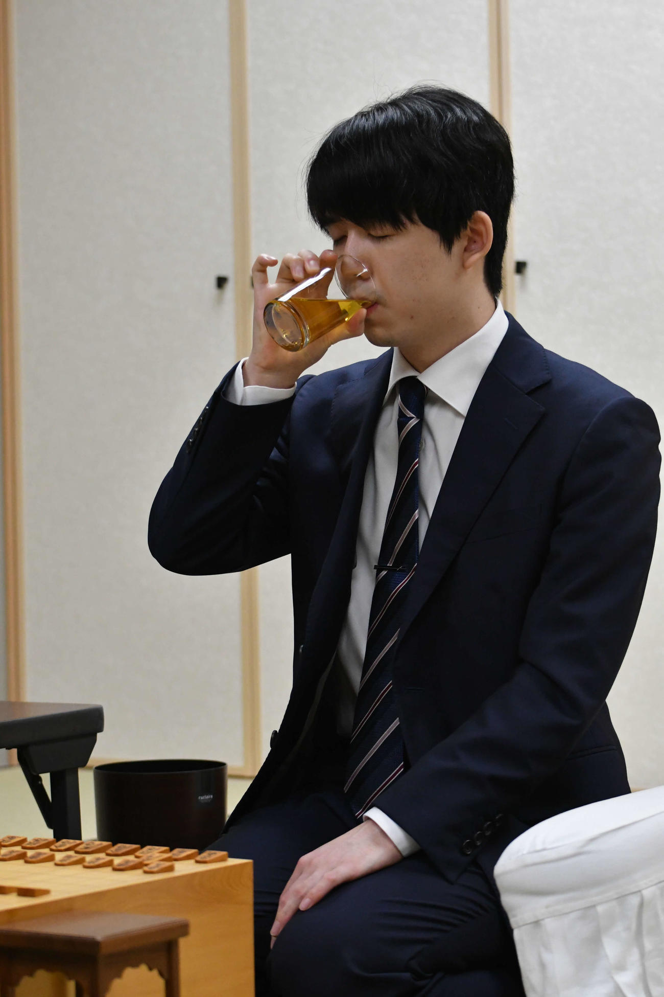 今年の初戦も藤井聡太7冠はいつものように「初手お茶」