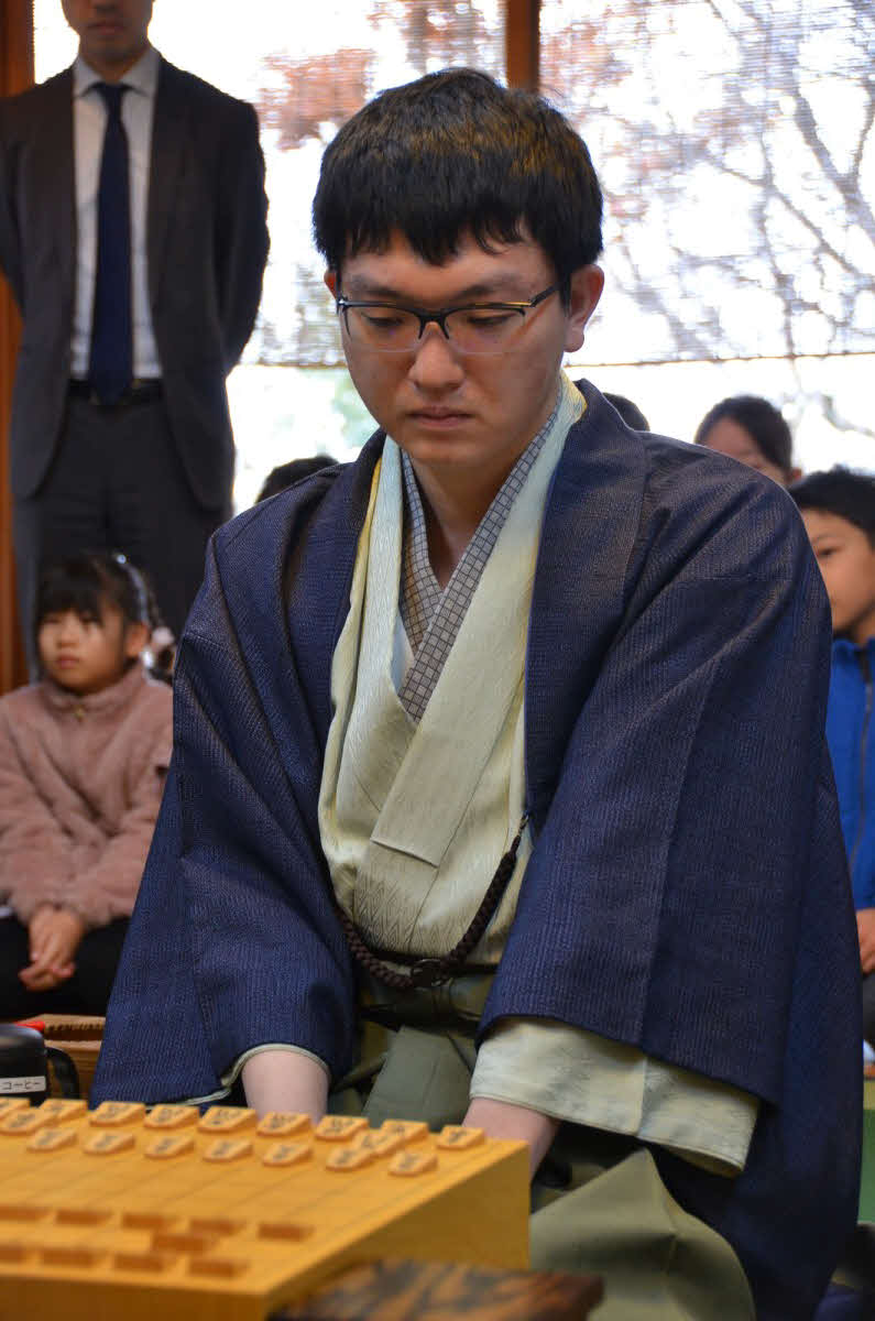 藤井聡太王将と初めての2日制7番勝負に挑む永瀬拓矢九段（日本将棋連盟提供）