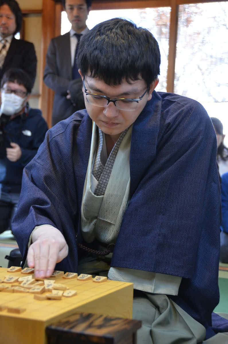 藤井聡太王将と初めての2日制7番勝負に挑む永瀬拓矢九段（日本将棋連盟提供）