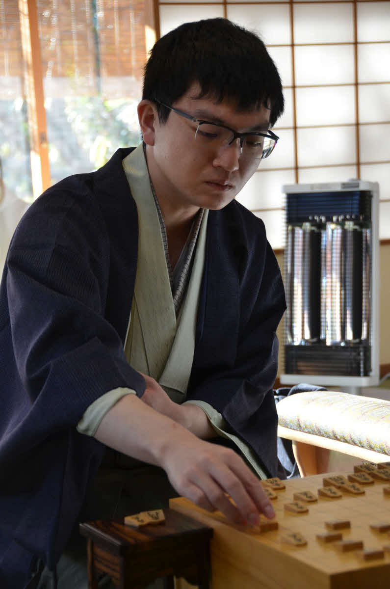 藤井聡太王将と初めての2日制7番勝負に挑む永瀬拓矢九段（日本将棋連盟提供）