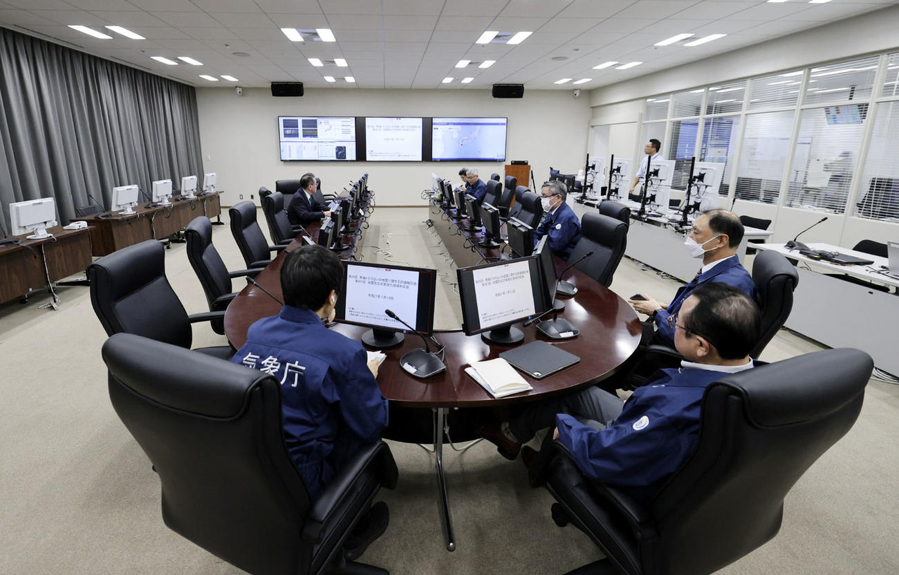 宮崎県で最大震度5弱を観測した地震と南海トラフ地震との関連を調べるため、気象庁で開かれた評価検討会（共同）