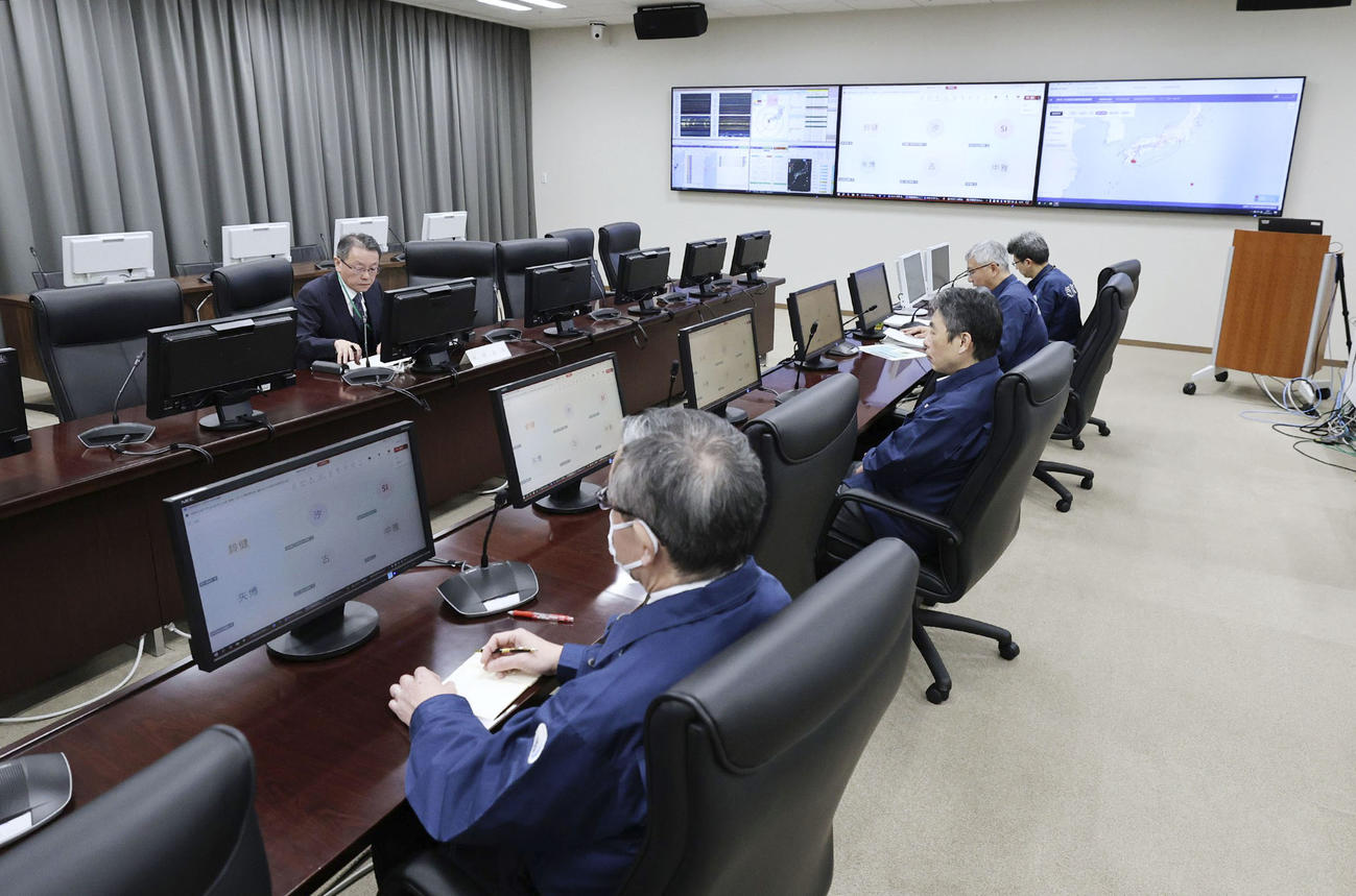 宮崎県で最大震度5弱を観測した地震と南海トラフ地震との関連を調べるため、気象庁で開かれた評価検討会（共同）