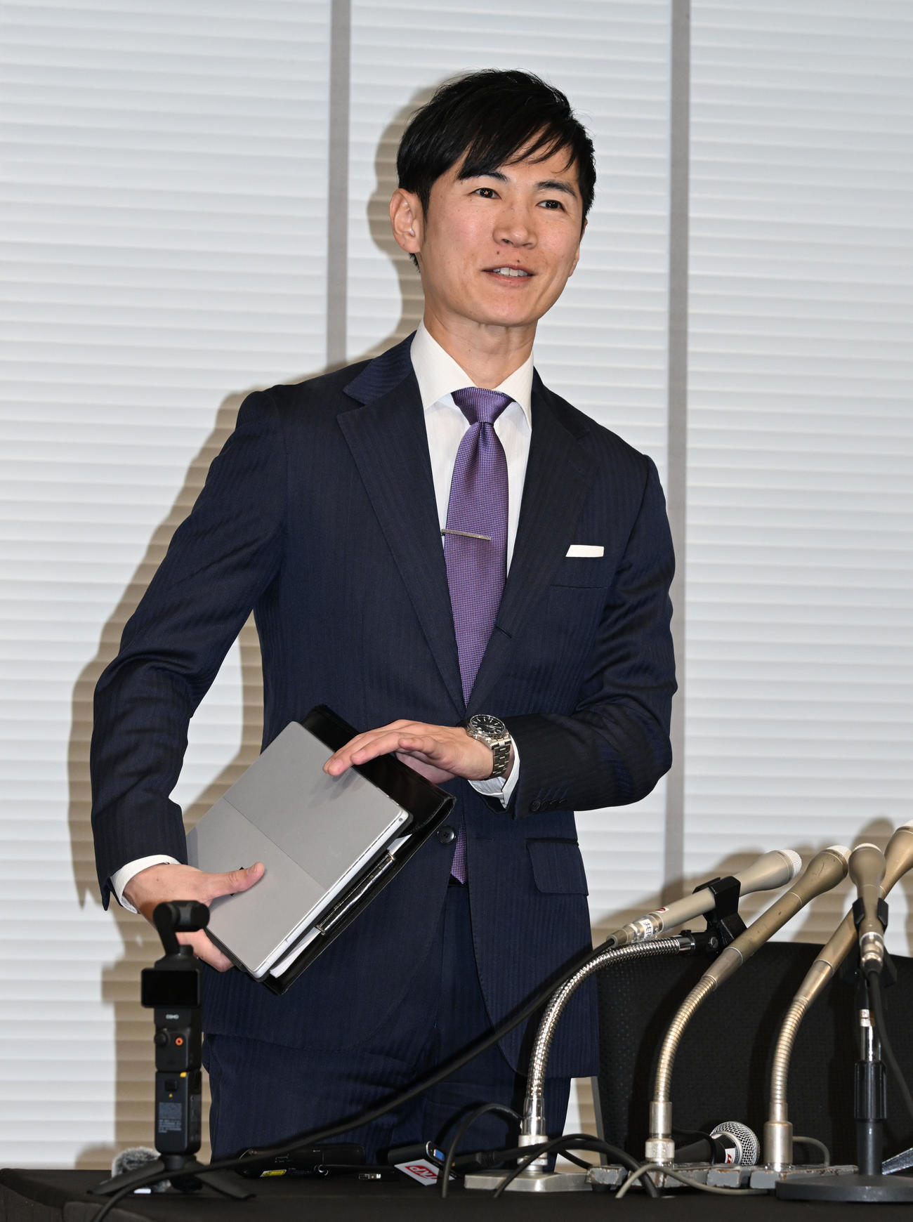 新党設立について記者会見に臨む前安芸高田市長の石丸伸二氏（撮影・千葉一成）