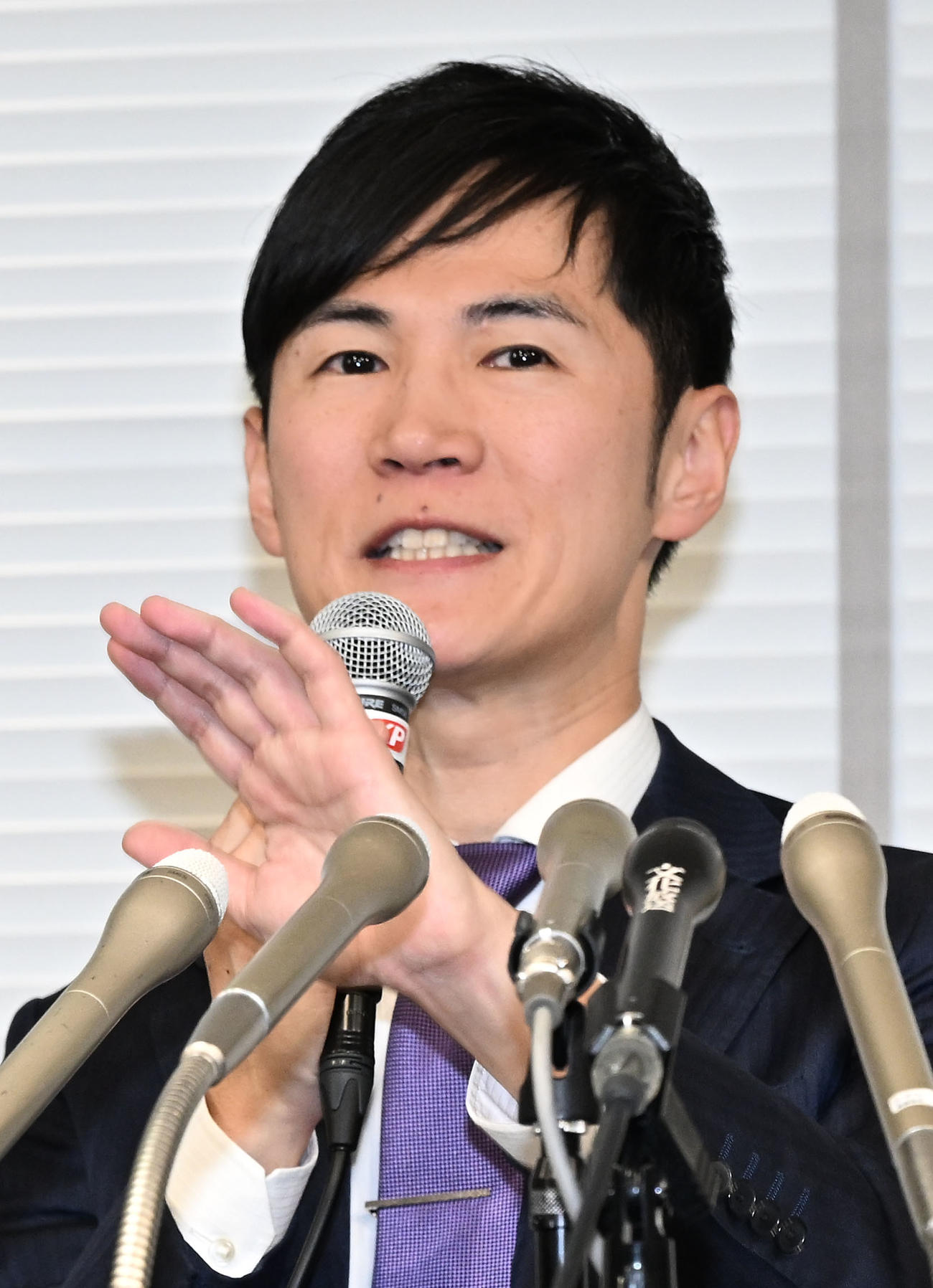 記者会見する前安芸高田市長の石丸伸二氏（撮影・千葉一成）