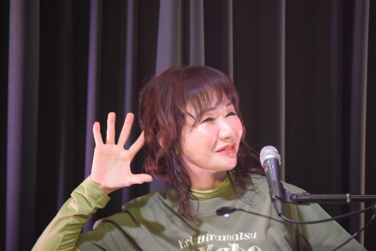 5年ぶり「KOBE MEETING」でファンとともに「美し都～がんばろやWe Love KOBE～」を歌う平松愛理（撮影・阪口孝志）