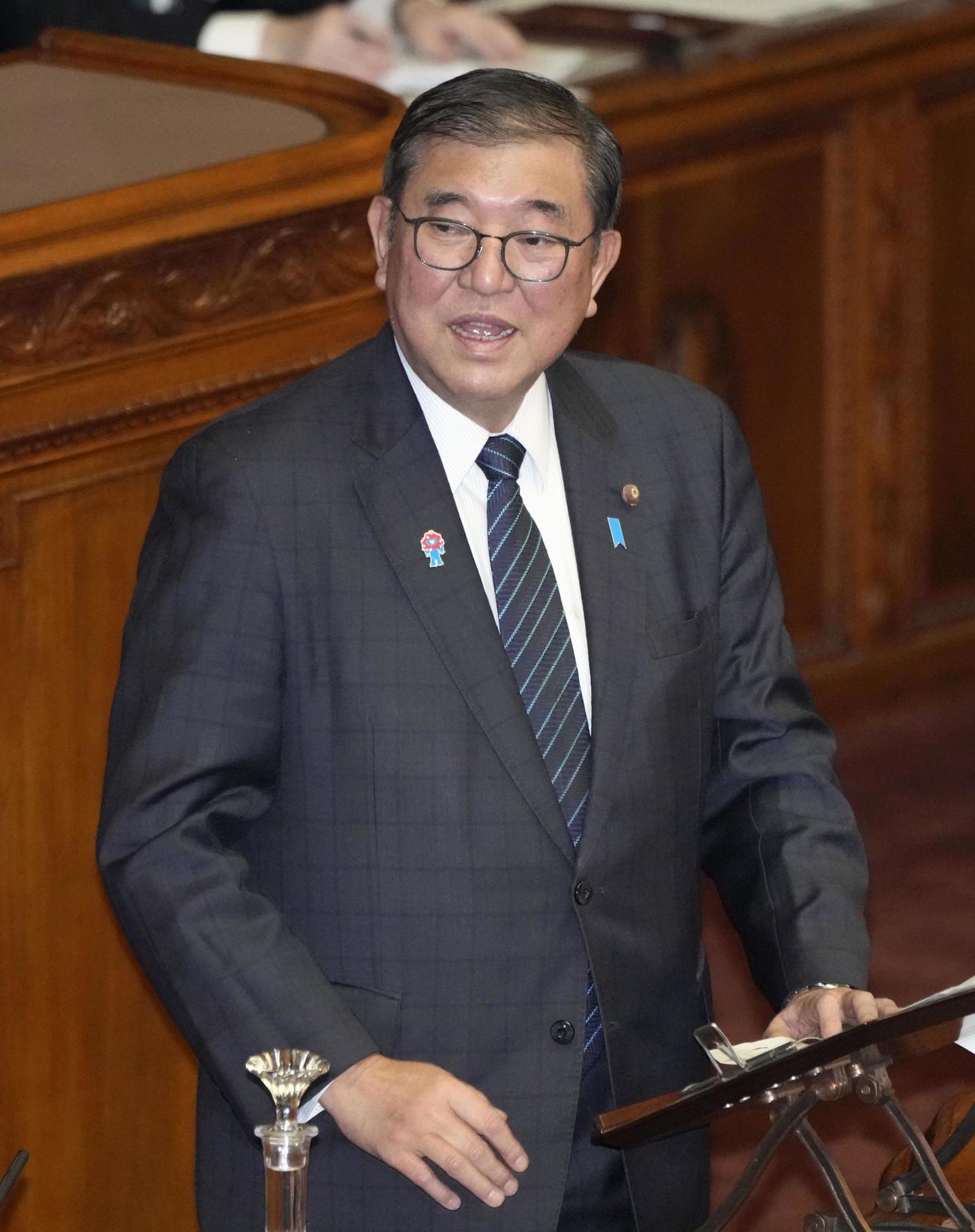 参院本会議で答弁する石破首相＝29日午後（共同）