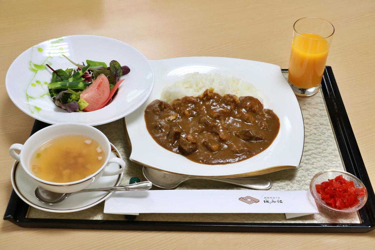 藤井聡太棋王の昼食「ビーフカレー」「山北みかんジュース」（日本将棋連盟提供）