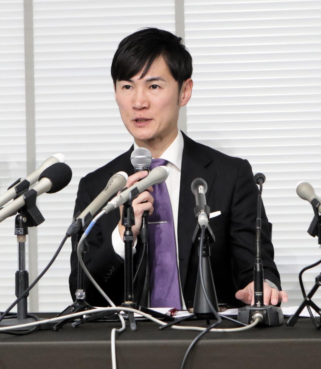 地域政党「再生の道」の会見に出席する石丸伸二氏
