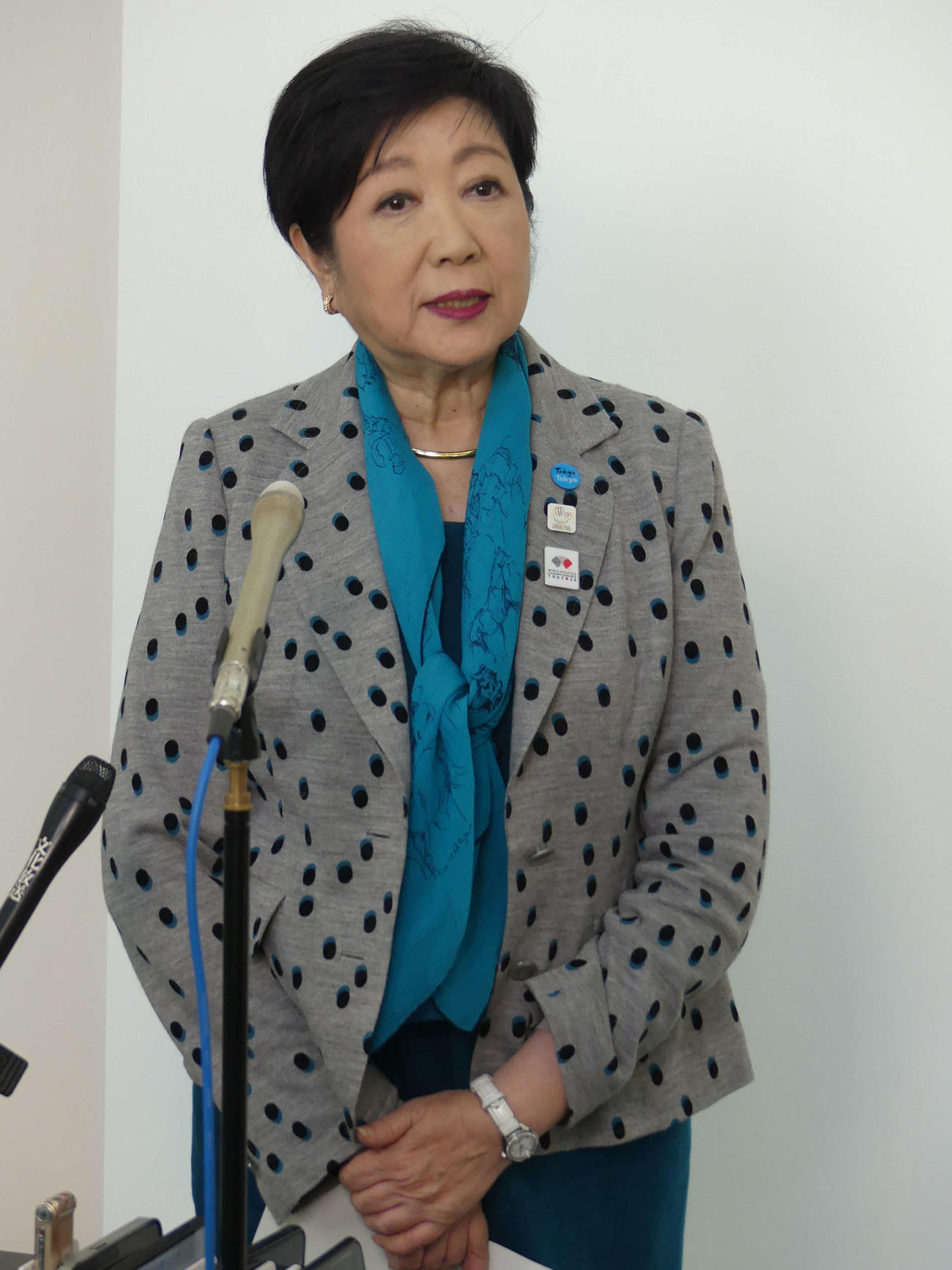 都議会本会議終了後、取材に応じる東京都の小池百合子知事（撮影・中山知子）