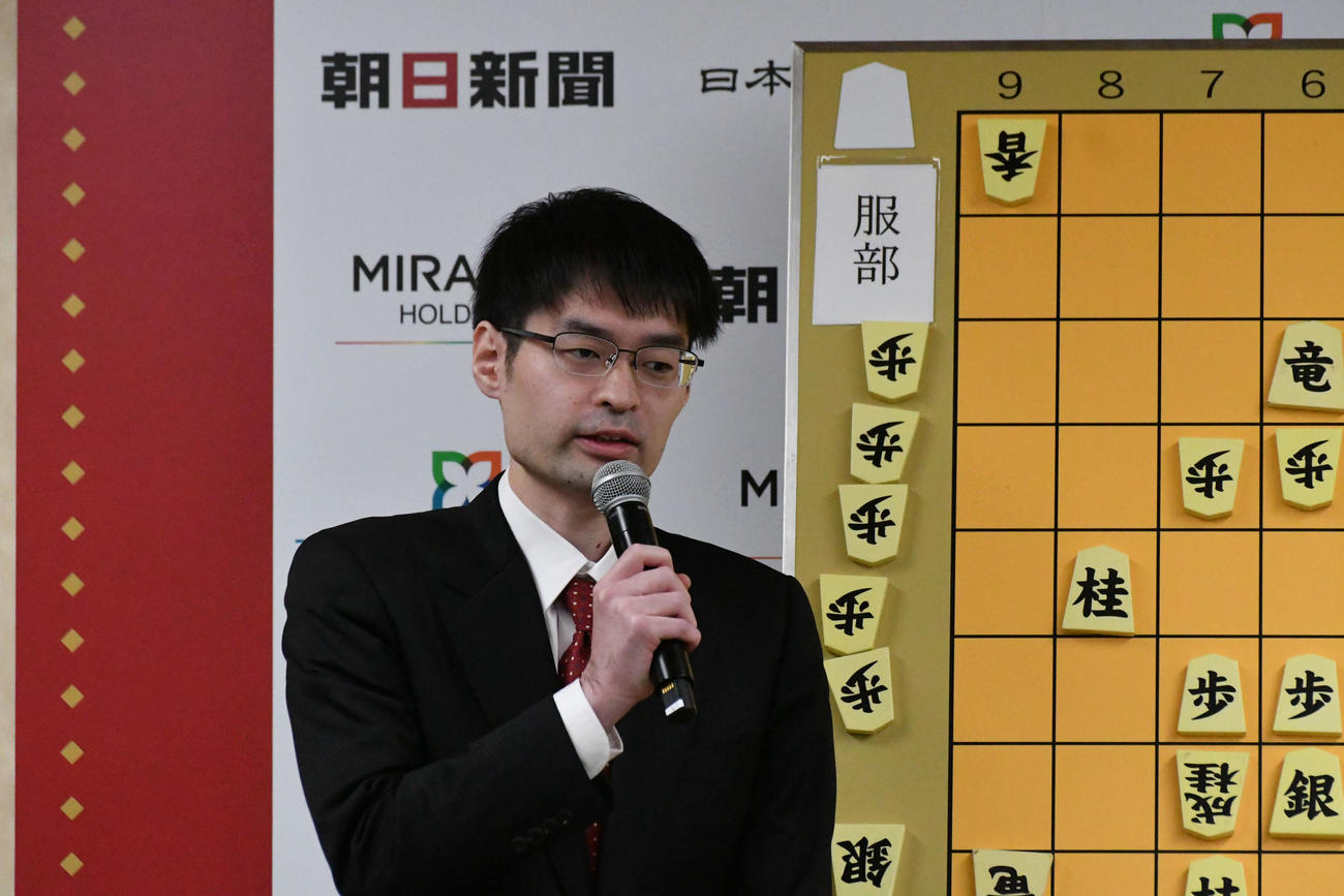 佐々木勇気八段を下して初の決勝進出を決めた近藤誠也八段