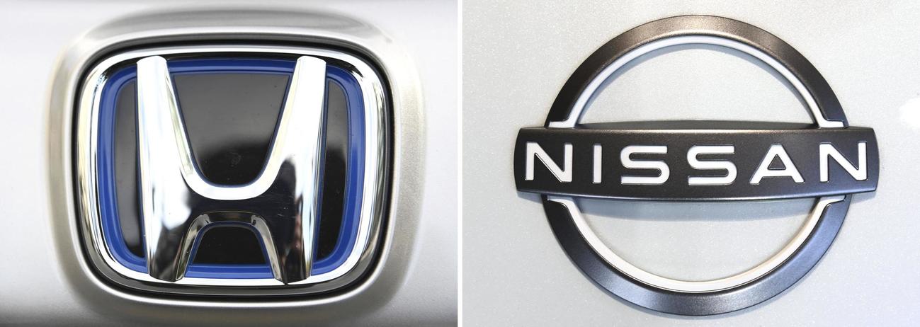 ホンダ（左）と日産自動車のエンブレム（共同）