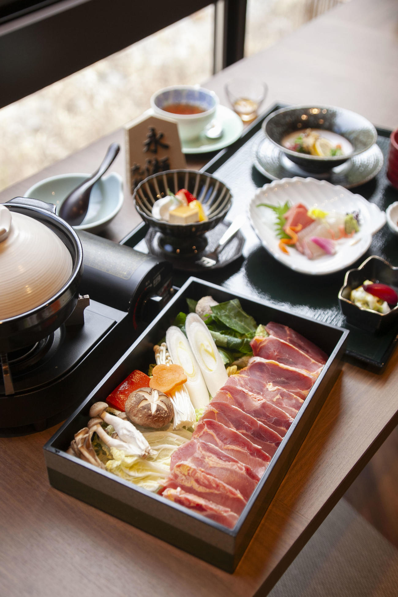 永瀬拓矢九段の昼食「キジ鍋膳」（日本将棋連盟提供）