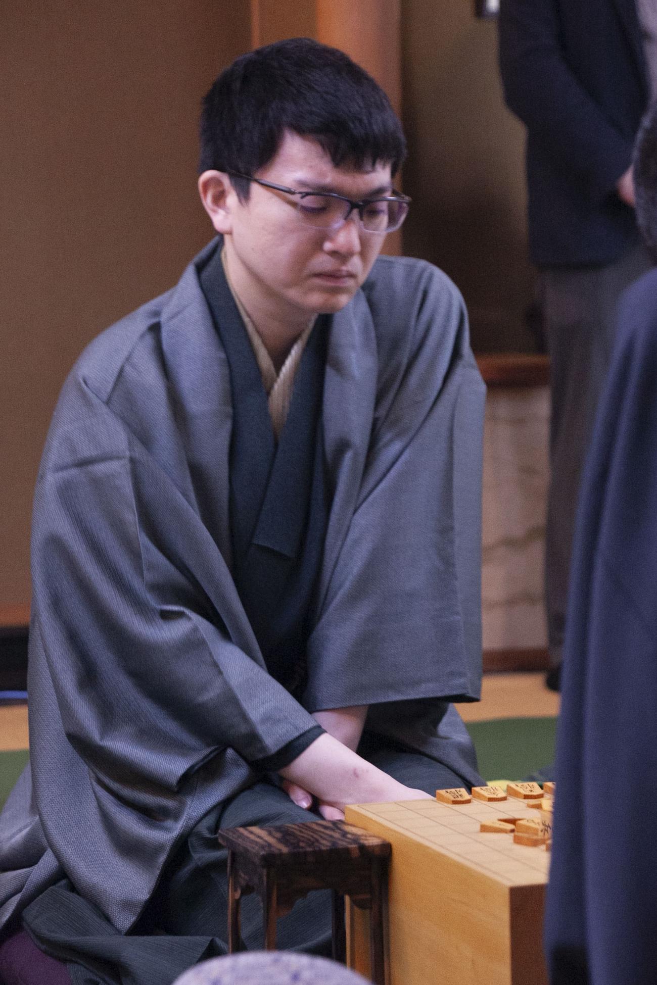 第74期王将戦7番勝負第4局2日目に臨んだ永瀬拓矢九段（日本将棋連盟提供）
