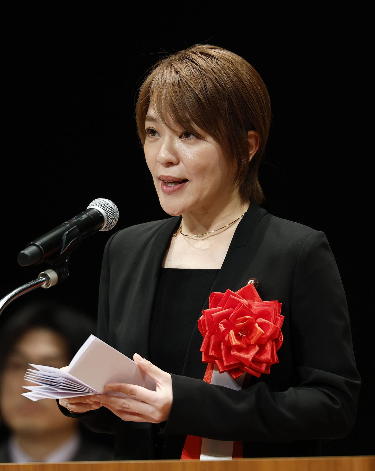 「竹島の日」記念式典であいさつする今井絵理子内閣府政務官（共同）