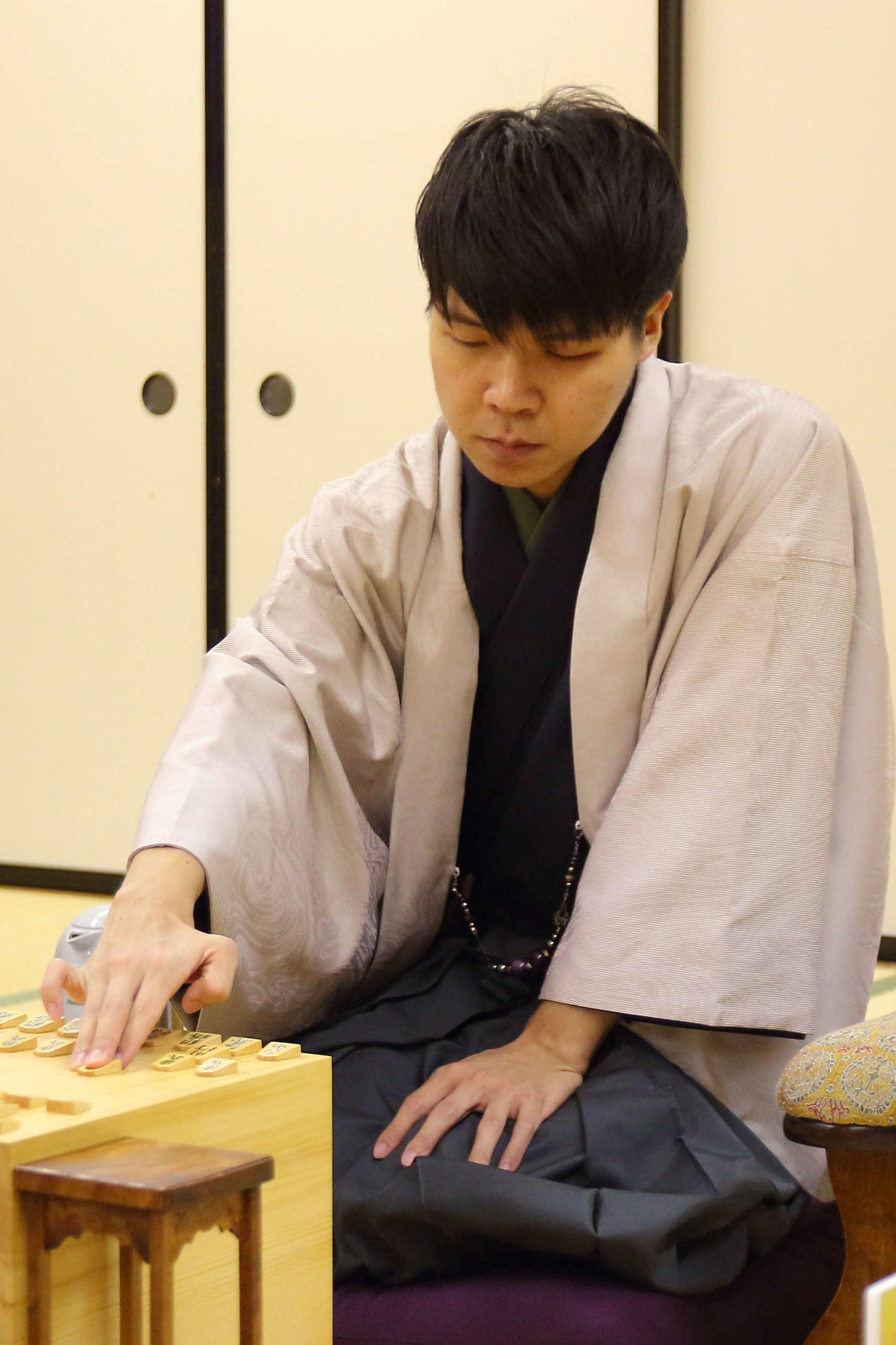 棋王戦5番勝負第2局に臨んだ増田康宏八段（日本将棋連盟提供）