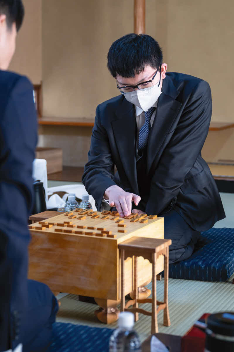 増田康宏八段との最終9回戦に臨む永瀬拓矢九段（日本将棋連盟提供）