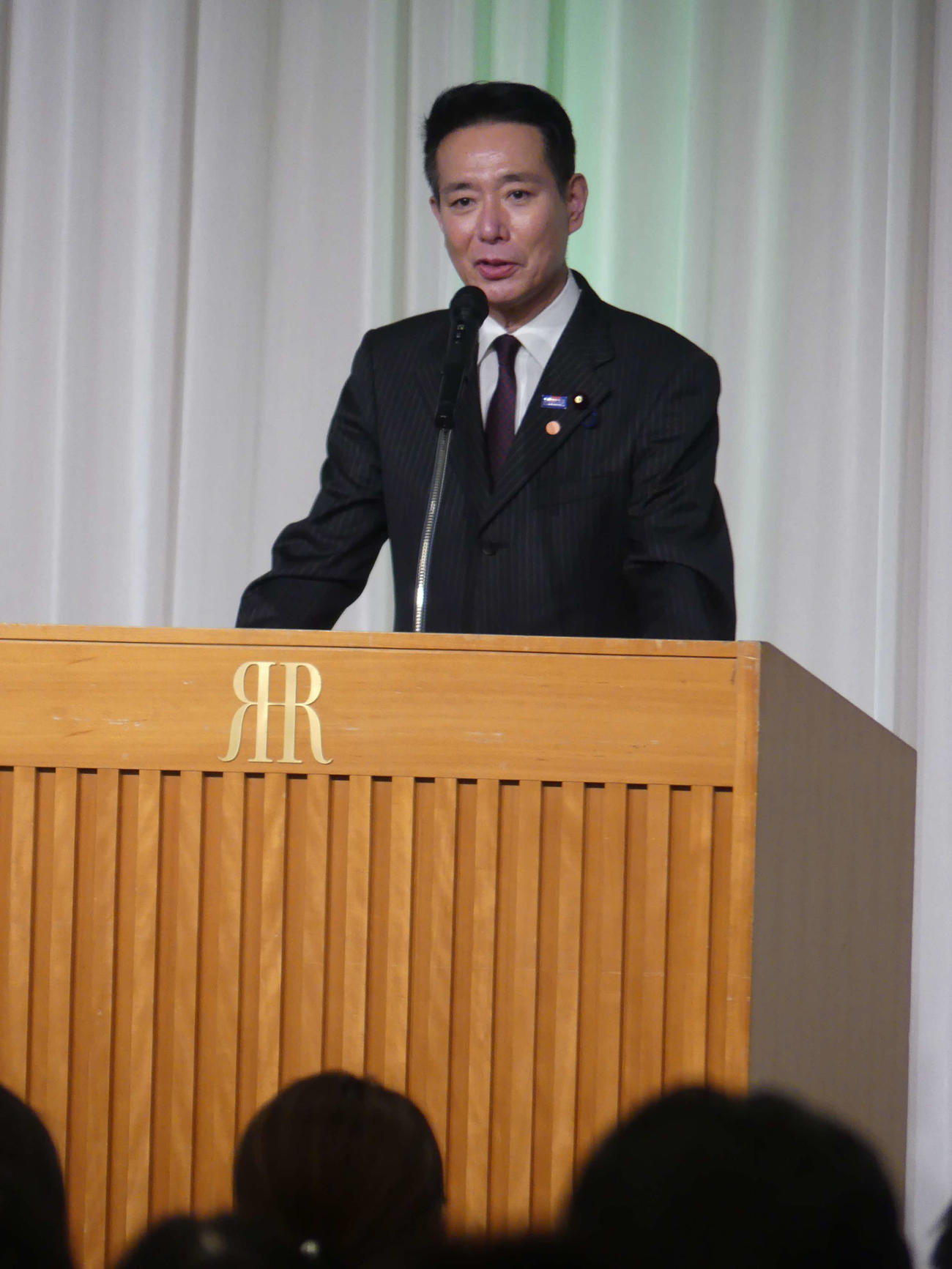 日本維新の会党大会であいさつする前原誠司共同代表（撮影・中山知子）