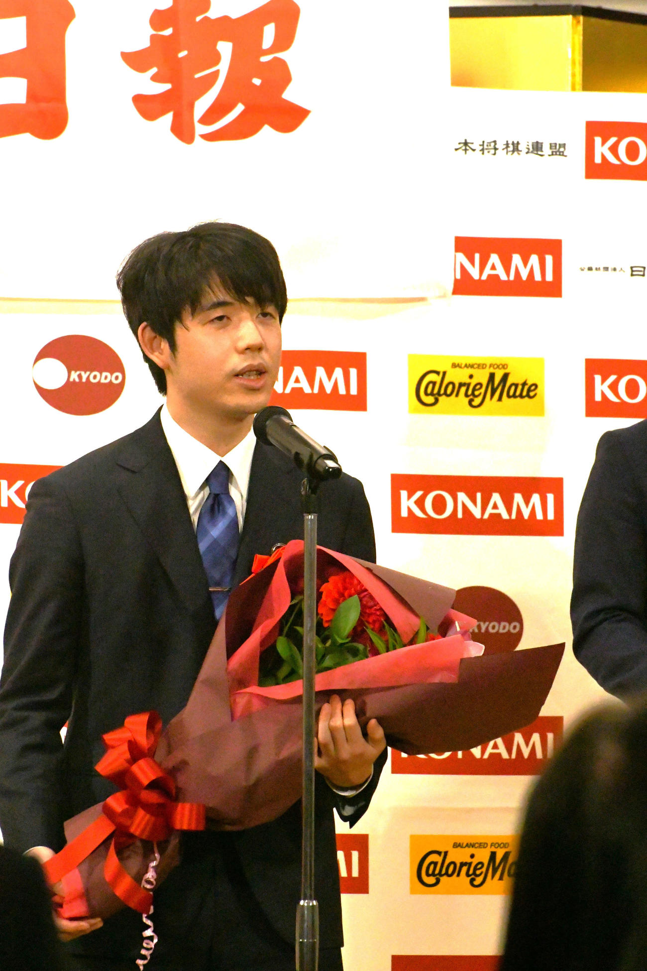 棋王戦第3局前夜祭で今年は上越新幹線で移動したと話した藤井聡太棋王