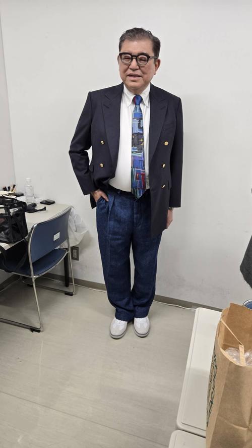 ネクタイがだらしない」石破首相TGC登場写真にSNS厳しい声「山火事の