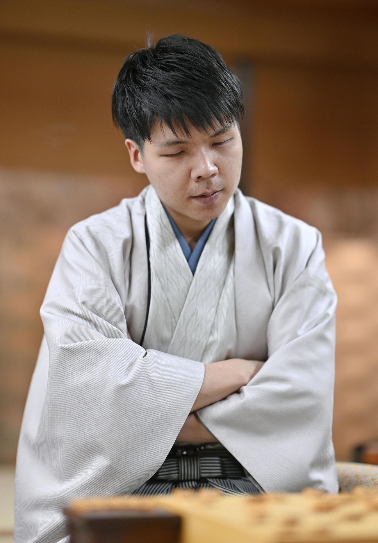 千日手指し直しの末、第50期棋王戦コナミグループ杯第3局で藤井聡太棋王に敗れた増田康宏八段（共同）
