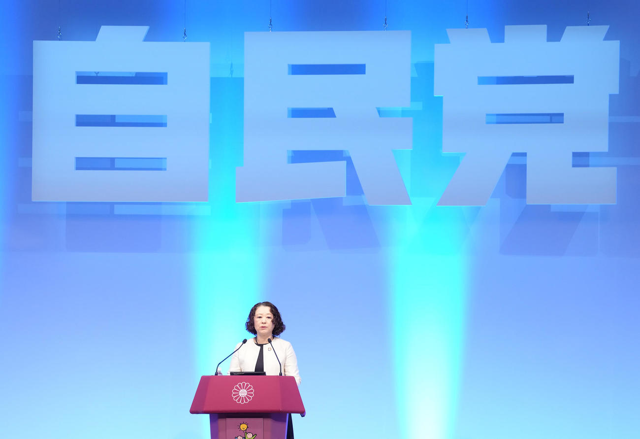 自民党大会に登壇しあいさつする連合の芳野友子会長（撮影・足立雅史）