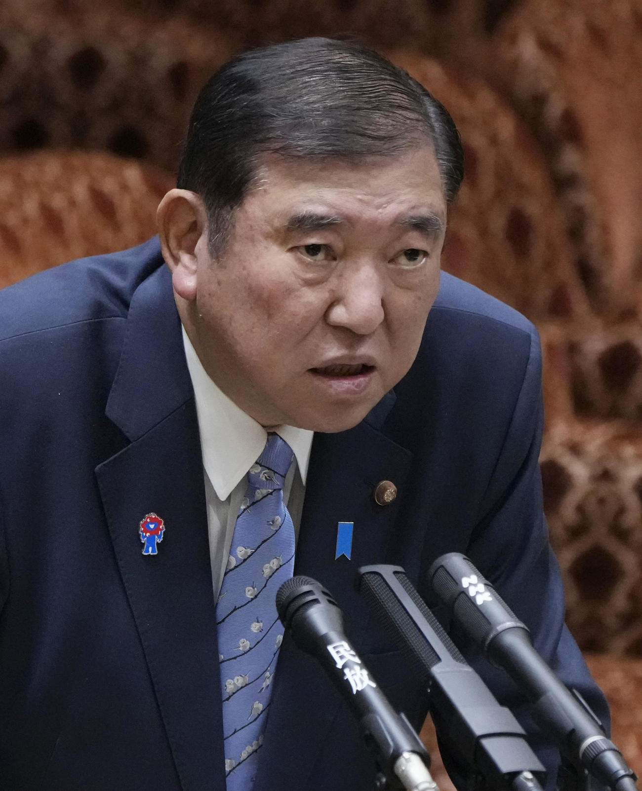 参院予算委の集中審議で答弁する石破首相（共同）