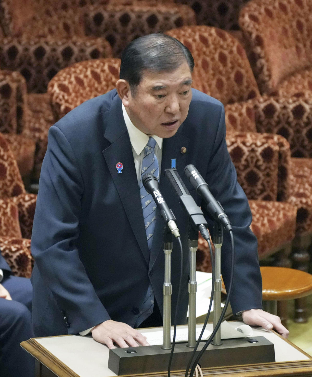 参院予算委の集中審議で答弁する石破首相（共同）