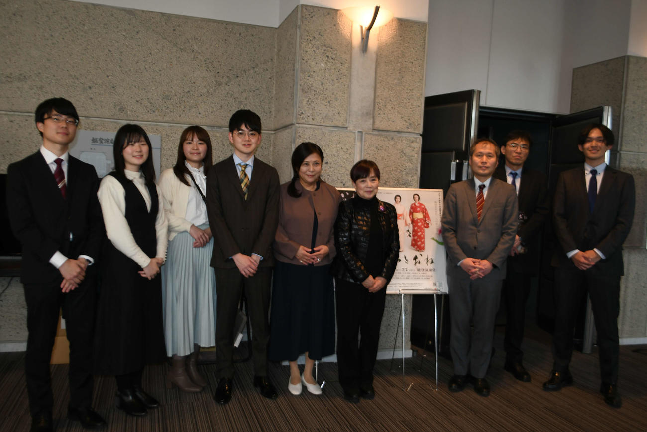 七尾入りした14日に能登演劇堂で「まつとおね」を観劇した藤澤一就八段一門