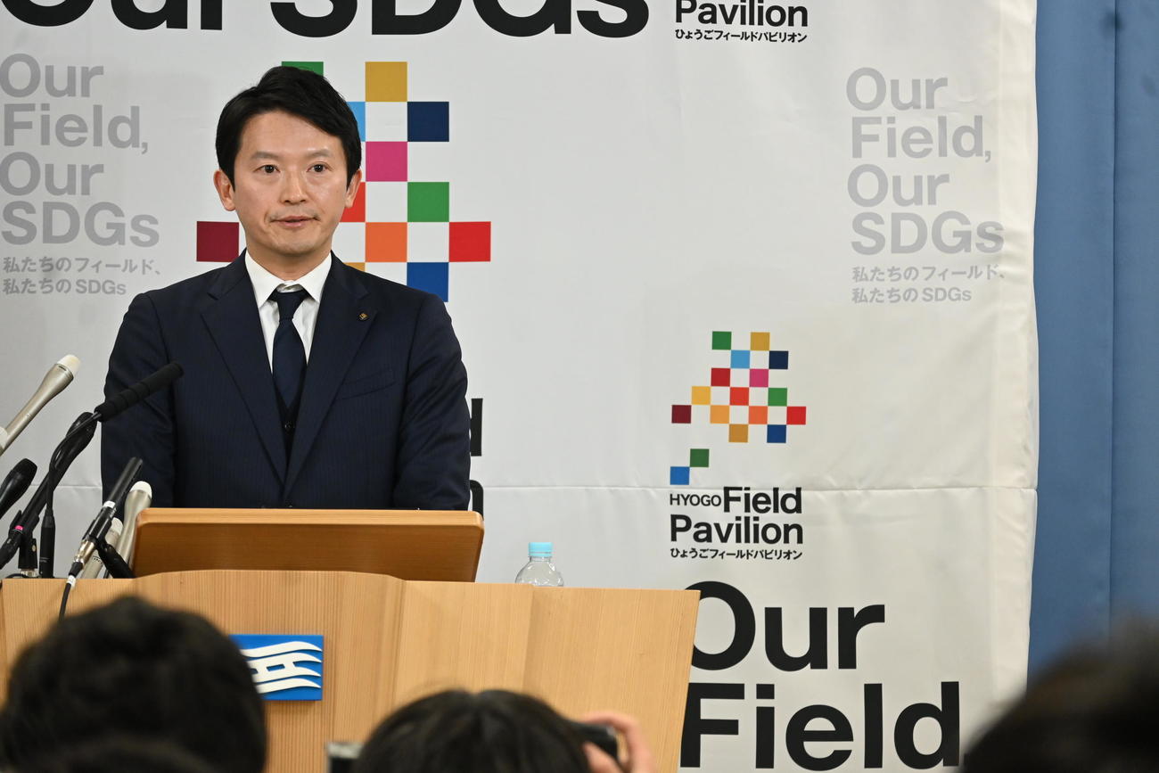 定例会見を行った兵庫県の斎藤元彦知事（撮影・松浦隆司）