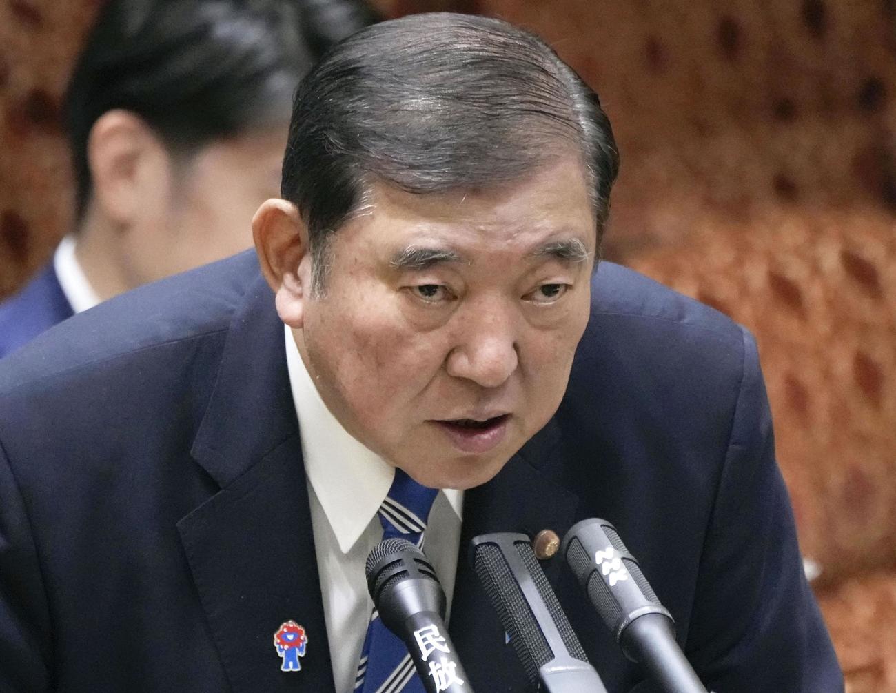 参院予算委の集中審議で答弁する石破首相（共同）